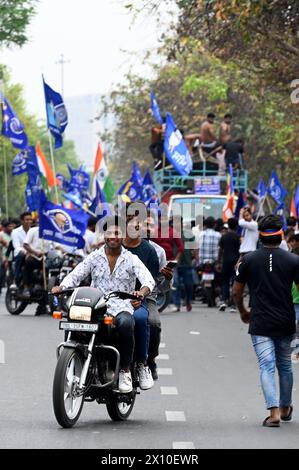 NOIDA, INDIA - 14 APRILE: Ingorgo visto sulla superstrada Noida-Greater Noida a causa della celebrazione di Ambedkar Jayanti a Rashtriya Dalit Prerna Sthal, il 14 aprile 2024 a Noida, India. Ogni anno, il 14 aprile, l'anniversario della nascita del dottor Bhimrao Ramji Ambedkar viene celebrato come Ambedkar Jayanti. La Costituzione indiana è stata scritta dal riformatore sociale Dr. BR Ambedkar, spesso noto come "Babasaheb". Era un economista e giurista le cui idee hanno influenzato diverse generazioni. Anche il movimento Dalit in India fu guidato dal dottor Ambedkar. (Foto di Sunil Ghosh/Hindustan Times/Sipa USA ) Foto Stock