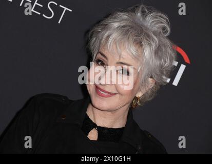 Hollywood, Stati Uniti. 14 aprile 2024. Annie Potts arriva al PaleyFest LA, GIOVANE SHELDON, che si tiene al Dolby Theater di Hollywood, CALIFORNIA, domenica 14 aprile 2024. (Foto di Juan Pablo Rico/Sipa USA) credito: SIPA USA/Alamy Live News Foto Stock