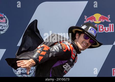 Austin, Texas, Stati Uniti. 14 aprile 2024. Vincitore della gara e pilota spagnolo dell'Aprilia Racing MAVERICK VINALES (12) sul podio del Red Bull Grand Prix of the Americas MotoGP sul Circuit of the Americas. (Immagine di credito: © Mark Fann/ZUMA Press Wire) SOLO PER USO EDITORIALE! Non per USO commerciale! Crediti: ZUMA Press, Inc./Alamy Live News Foto Stock