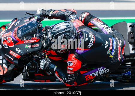 Austin, Texas, Stati Uniti. 14 aprile 2024. Vincitore della gara e pilota spagnolo dell'Aprilia Racing MAVERICK VINALES (12) e vincitore del MotoGP Red Bull Grand Prix of the Americas sul Circuit of the Americas. (Immagine di credito: © Mark Fann/ZUMA Press Wire) SOLO PER USO EDITORIALE! Non per USO commerciale! Crediti: ZUMA Press, Inc./Alamy Live News Foto Stock