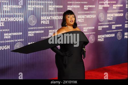 Los Angeles, California, Stati Uniti. 13 aprile 2024. Lizzo partecipa alla decima cerimonia annuale del Premio Breakthrough all'Academy Museum of Motion Pictures il 13 aprile 2024 a Los Angeles, California. Crediti: Jeffrey Mayer/Media Punch/Alamy Live News Foto Stock