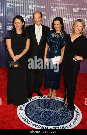 Los Angeles, California, Stati Uniti. 13 aprile 2024. Michael Milken (2° da L), Juliet de Baubigny (3° da L) e gli ospiti partecipano alla decima cerimonia annuale del Premio Breakthrough all'Academy Museum of Motion Pictures il 13 aprile 2024 a Los Angeles, California. Crediti: Jeffrey Mayer/Media Punch/Alamy Live News Foto Stock