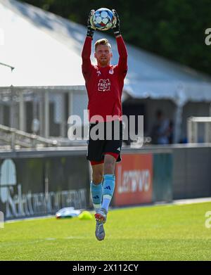 Cary, Carolina del Nord, Stati Uniti. 14 aprile 2024. JAKE MCGUIRE, portiere del North Carolina FC, salta in aria per segnare un tiro in porta durante il riscaldamento al WakeMed Soccer Park di Cary, North Carolina. (Credit Image: © Patrick Magoon/ZUMA Press Wire) SOLO PER USO EDITORIALE! Non per USO commerciale! Foto Stock