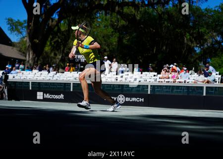 Amelia Island, Florida, Stati Uniti. 13 aprile 2024. L'Ucraina Lesia Tsurenko colpisce un rovescio contro la Romania Jaqueline Cristian nella quarta partita della qualificazione Billie Jean King Cup ad Amelia Island, Florida. Cristian ha battuto in finale 2-6, 6-4, 6-4. Ucraina e Romania sono pareggiate con 2 partite ciascuna dopo questo risultato. (Credit Image: © Richard Dole/ZUMA Press Wire) SOLO PER USO EDITORIALE! Non per USO commerciale! Foto Stock