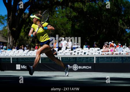 Amelia Island, Florida, Stati Uniti. 13 aprile 2024. L'Ucraina Lesia Tsurenko colpisce un rovescio contro la Romania Jaqueline Cristian nella quarta partita della qualificazione Billie Jean King Cup ad Amelia Island, Florida. Cristian ha battuto in finale 2-6, 6-4, 6-4. Ucraina e Romania sono pareggiate con 2 partite ciascuna dopo questo risultato. (Credit Image: © Richard Dole/ZUMA Press Wire) SOLO PER USO EDITORIALE! Non per USO commerciale! Foto Stock