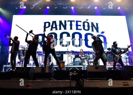 Bogotà, Colombia. 12 aprile 2024. Panteon Rococo suona durante il concerto Paz Rock a Bogotà, Colombia, il 12 aprile 2024. Foto di: Cristian Bayona/Long Visual Press credito: Long Visual Press/Alamy Live News Foto Stock