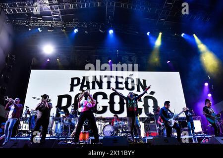 Bogotà, Colombia. 12 aprile 2024. Panteon Rococo suona durante il concerto Paz Rock a Bogotà, Colombia, il 12 aprile 2024. Foto di: Cristian Bayona/Long Visual Press credito: Long Visual Press/Alamy Live News Foto Stock