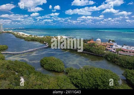 Vista droni sulla zona degli hotel di Cancun, Messico Foto Stock