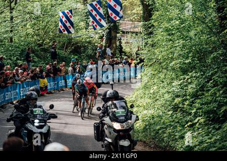 Valkenberg, Paesi Bassi. 15 aprile 2024. Foto di Zac Williams/SWpix.com - 14/04/2024 - Ciclismo - 2024 Amstel Gold Race - The Breakaway. Crediti: SWpix/Alamy Live News Foto Stock