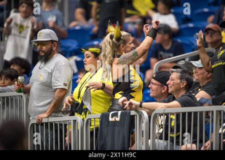 San Antonio, Texas, Stati Uniti. 14 aprile 2024. Fan di San Antonio all'Alamodome. (Credit Image: © James Leyva/ZUMA Press Wire) SOLO PER USO EDITORIALE! Non per USO commerciale! Foto Stock
