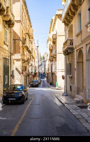 La Valletta, Malta, 3 aprile 2024. passeggiando per le stradine del centro città Foto Stock