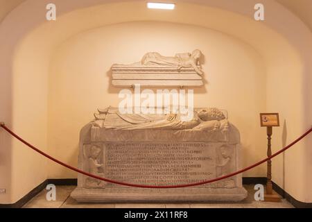 Grotte del Vaticano. Tomba di Nicholas V. St La basilica di Pietro. Italia Foto Stock