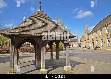 La piazza del mercato di Oakham, nella contea di Rutland, Inghilterra Foto Stock