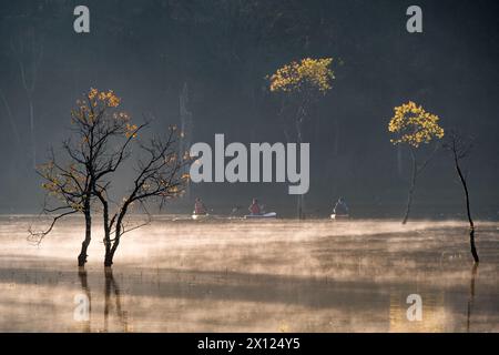 5 febbraio 2023: Vista del lago Tuyen Lam, città da Lat, Vietnam in autunno Foto Stock