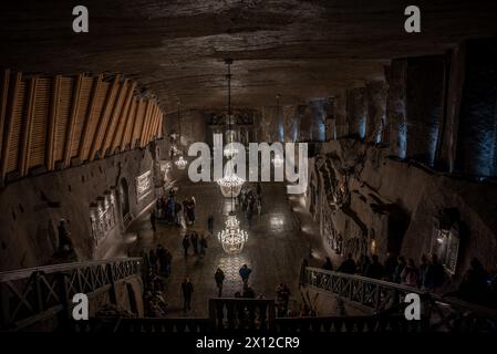 Wieliczka, Polonia, 23 marzo 2024 - progettazione degli interni della pittoresca cappella di Kinga, costruita nella miniera di sale di Wieliczka Foto Stock