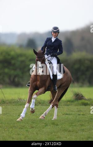 Burnham Market, Regno Unito. 12 aprile 2024. Zara Tindall partecipa oggi ai Barefoot Retreats Burnham Market International Horse Trials, guidando Class Affair nella disciplina dressage della tre giorni di Norfolk. Crediti: Paul Marriott/Alamy Live News Foto Stock