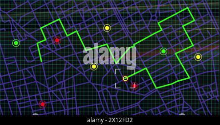 Effetto glitch sullo schema delle linee della mappa di navigazione contro il traffico cittadino notturno Foto Stock