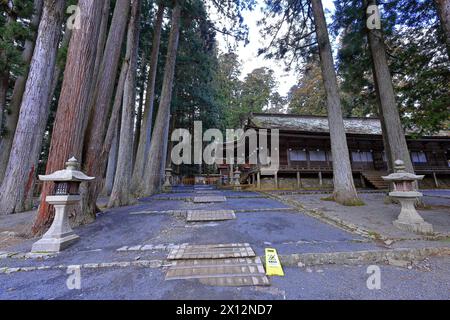 Tempio nell'area di Kongobu-ji Danjo Garan, uno storico complesso di templi buddisti a Koyasan, Koya, distretto di Ito, Wakayama, Giappone Foto Stock