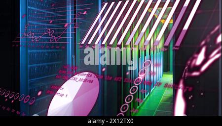 Immagine di grafici, globo e linguaggio informatico nella sala server dati Foto Stock