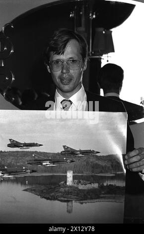 Vienna il 2 giugno 1986: L'ex ufficiale Schmidt ha fatto riferimento al "Draken" (intercettori) come l'opzione più assurda, insicura e costosa per la sorveglianza aerea austriaca. - 19860602 PD0010 - Rechteinfo: Diritti gestiti (RM) Foto Stock