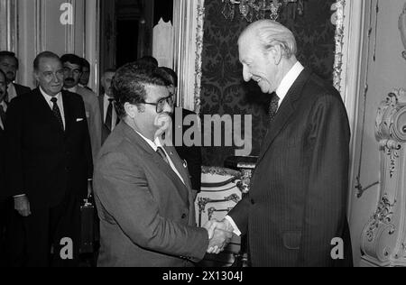 Turkisch primo minsiter Turgut Oezal (l.) e il presidente federale austriaco Kurt Waldheim si sono incontrati durante la visita di Ozal a Vienna in occasione della IX Conferenza dell'Unione Democratica europea (EDU) del 19 settembre 1986. - 19860919 PD0009 - Rechteinfo: Diritti gestiti (RM) Foto Stock