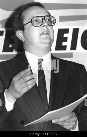 Il Dott. Michl Ebner, assemblatore del Partito Popolare dell'alto Adige, tiene un discorso al Club Internazionale del Partito Popolare austriaco a Vienna il 5 ottobre 1988. - 19881005 PD0003 - Rechteinfo: Diritti gestiti (RM) Foto Stock