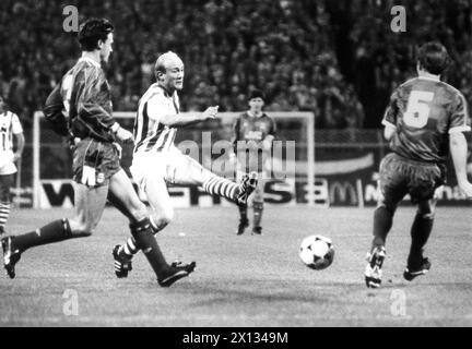 Vienna il 27 settembre 1989: Partita tra Rapid e Aberdeen alla Coppa UEFA di Vienna. Nella foto: Keglevits (c., Rapid) e Alex McLeish (r., Aberdeen). - 19890527 PD0002 - Rechteinfo: Diritti gestiti (RM) Foto Stock