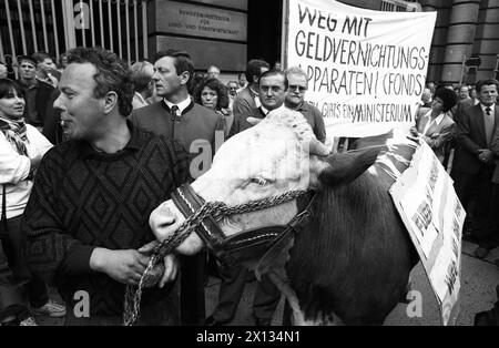 Vienna il 27 settembre 1989: Dimostrazione di 500 fino a 600 agricoltori davanti al ministero dell'agricoltura. - 19890927 PD0014 - Rechteinfo: Diritti gestiti (RM) Foto Stock