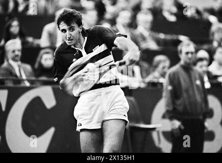 Daviscup match Austria-Italia allo Stadio Dusika di Vienna il 30 marzo 1990. Nella foto: Diego Nargiso, che ha giocato contro Horst Skoff. - 19900330 PD0010 - Rechteinfo: Diritti gestiti (RM) Foto Stock