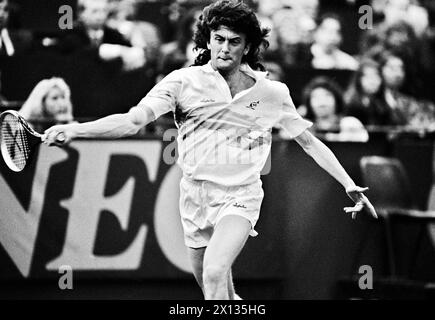 Partita di Coppa Davis tra Austria e Italia il 30 marzo 1990 allo Stadio Dusika di Vienna. Nella foto: Paolo cane (Italia) durante la partita contro Thomas Muster. - 19900330 PD0018 - Rechteinfo: Diritti gestiti (RM) Foto Stock