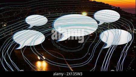 Immagine di forme in movimento e bolle di voce sul paesaggio urbano Foto Stock