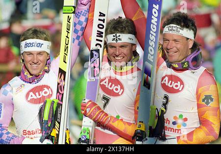 Gara maschile di discesa libera ai Campionati del mondo di Sci Alpino Saalbach-Hinterglemm dal 22 gennaio al 3 febbraio 1991. Nella foto da sinistra: Peter Runggaldier (Italia, 2° posto), Franz Heinzer (Svizzera, vincitore) e Daniel Mahrer (Svizzera, 3° posto). - 19910127 PD0001 - Rechteinfo: Diritti gestiti (RM) Foto Stock