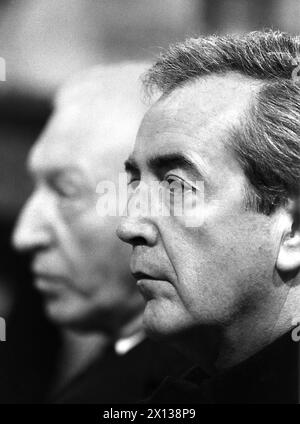 Il ministro degli Esteri austriaco Alois Mock (fronte), dietro di lui il presidente federale Kurt Waldheim, catturato a Vienna il 15 novembre 1991. - 19911115 PD0011 - Rechteinfo: Diritti gestiti (RM) Foto Stock