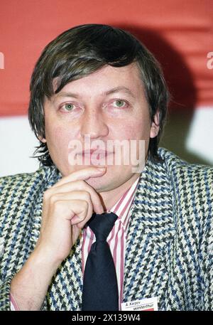 Scacchi - Vice campione del mondo Anatoly Karpov ad una conferenza stampa dopo una partita di spettacolo a Vienna il 12 gennaio 1993. - 19930112 PD0008 - Rechteinfo: Diritti gestiti (RM) Foto Stock