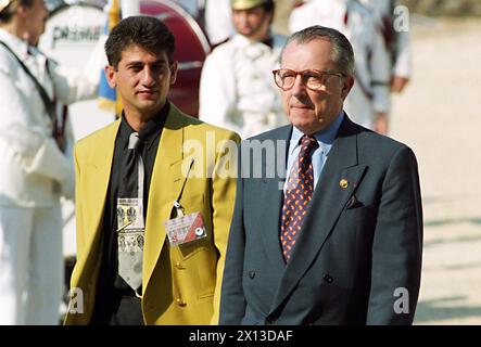 Korfu il 24 giugno 1994: Vertice UE dei capi di governo e di stato. Nella foto: Ulrich Stacher (r.) e un giornalista. - 19940624 PD0038 - Rechteinfo: Diritti gestiti (RM) Foto Stock