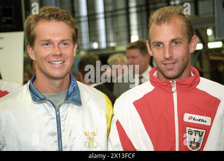 Quarti di finale della Coppa Davis a Vaexjoe, Svezia, il 30 marzo 1995. Nella foto: Thomas Muster (r.) e Stefand Edberg. - 19950330 PD0007 - Rechteinfo: Diritti gestiti (RM) Foto Stock