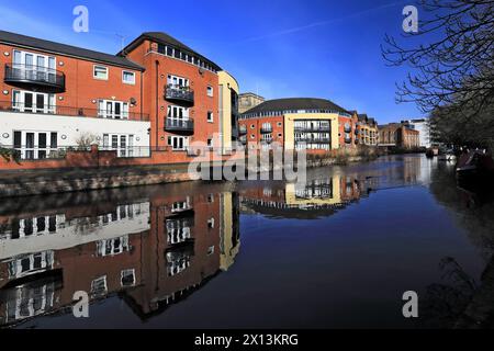 Edifici lungo il canale di Nottingham e Beeston, Castle Wharf, zona Waterfront della città di Nottingham, Nottinghamshire, Inghilterra, Regno Unito Foto Stock