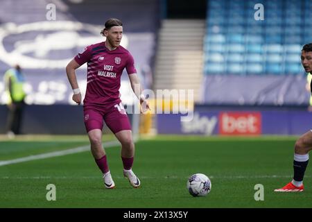 LONDRA, INGHILTERRA - 13 APRILE: Josh Bowler di Cardiff City durante la partita del campionato Sky Bet tra Millwall e Cardiff City al Den il 13 aprile 2024 a Londra, Inghilterra. (Foto di Dylan Hepworth/MB Media) Foto Stock