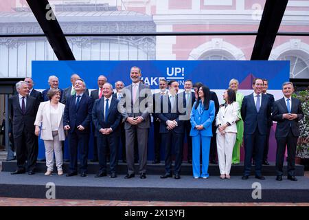 Royals 2024: Felipe vi al forum economico Wake Up, Spagna foto ufficiale degli ospiti da sinistra a destra, in ultima fila Alfonso Sanchez amministratore delegato dell'EMT, Jose Bogas CEO Endesa, Mario Ruiz-Tagle CEO di Iberdrola, Albert Triola CEO di Oracle, Luis Furnells presidente di Oesia, Federico Linares presidente di EY Alberto Granados presidente di Microsoft, Angel Simon CEO di CriteriaCaixa, Josu Jon Imaz CEO di Repsol, Carme Artigas ONU e Jaume Miquel presidente e CEO di Tendam. Da sinistra a destra, in prima fila: Ignacio Garralda presidente di mutua Madrilena, presiede Enriqueta Chicano Foto Stock