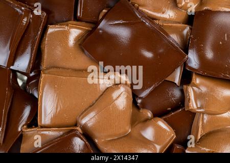 mescolate diversi tipi di cioccolato, bianco, amaro e cioccolato al latte Foto Stock