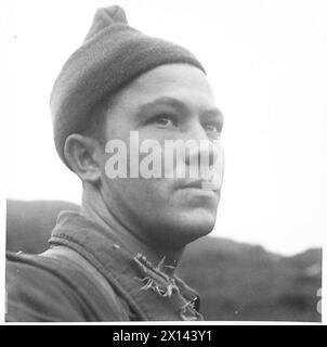 I SOLDATI DEL COMMANDO FRANCESE SI ALLENANO IN Un COMMANDO DEPOT - studi ravvicinati di tipi di Commandos francesi dell'Esercito britannico Foto Stock