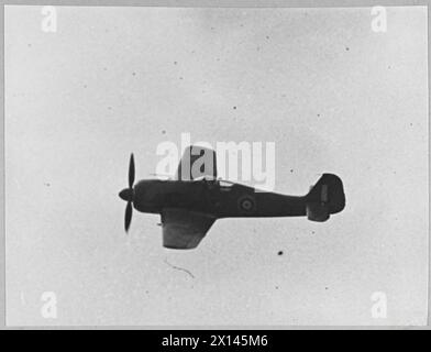 SEGRETI DEL CACCIA TEDESCO FOCKE WULF 190 CATTURATO RIVELATI AGLI ESPERTI - 6410 il caccia tedesco FW.190, catturato intatto e ora in volo ed esaminato in dettaglio dagli esperti della Royal Air Force Foto Stock