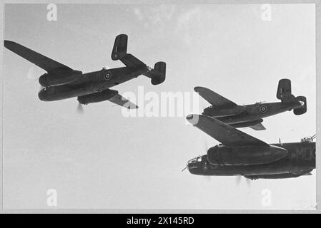 I BOMBARDIERI R.A.F. MITCHELL ATTACCANO L'OBIETTIVO FERROVIARIO IN FRANCIA - la foto (pubblicata nel 1944) mostra - Un primo piano di una formazione di bombardieri Mitchell intrapresa per bombardare i cantieri ferroviari in Francia. L'aereo sulla destra si chiama "Stalingrado" Royal Air Force Foto Stock