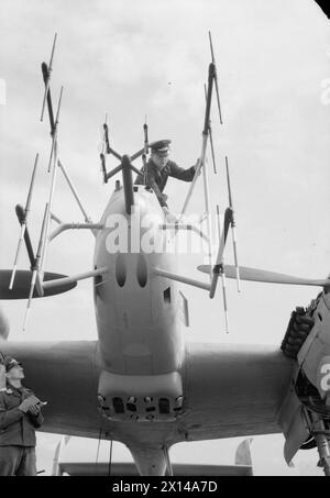 RADAR E GUERRA ELETTRONICA 1939-1945 - radar di intercettazione aerea SN2 installato su un caccia notturno Messerschmitt Bf 110G a Grove, Danimarca, agosto 1945 Foto Stock