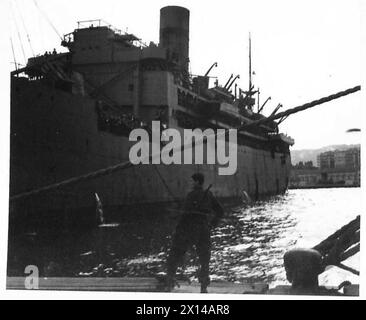 L'OPERAZIONE TORCH, NOVEMBRE 1942 - Una nave della Royal Navy attraccata ad Algeri catturata, 9 novembre 1942 Royal Navy, US Army, British Army, British Army, 78th Infantry Division Foto Stock