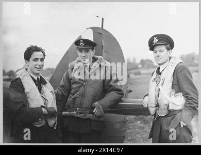 LA BATTAGLIA DELLA GRAN BRETAGNA 1940 - piloti uragani del No. 601 (City of London) Squadron, Exeter, novembre 1940. Flying Officer T Grier, Squadron leader Sir Archibald Hope e Flight Lieutenant W P Clyde Royal Air Force Foto Stock