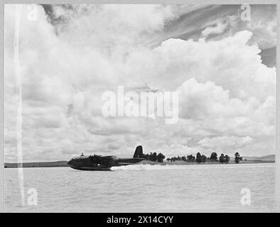 Un idrovolante BOAC classe C decolla dalla diga di Vaal nei pressi di Johannesburg, in Sudafrica, durante le operazioni di guerra nel 1945. Foto Stock