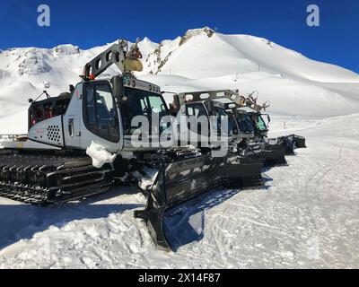 Bad Gastein, Austria - Aprile 2,2018: i rulli di neve nella stazione sciistica.Bad Hofgastein (Austria). Foto Stock