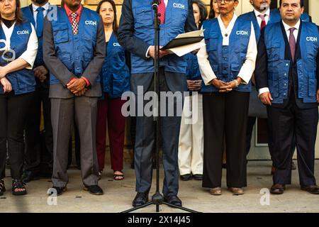 Bogotà, Colombia. 15 aprile 2024. Il Comissioner Jose Luis Caballero della Corte Interamericana dei diritti dell'uomo (IACHR) partecipa al briefing di alla stampa prima della visita in loco a Bogotà, Colombia, 15 aprile 2024. Foto di: Sebastian Barros/Long Visual Press credito: Long Visual Press/Alamy Live News Foto Stock