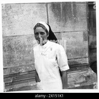 MOVIMENTO DI RESISTENZA FRANCESE NEL VILLAGGIO DI BEAUMESNIL EURE - il movimento ha una propria infermiera della Croce Rossa in caso di ferite, Mdlle Paule Alix Michaux British Army, 21st Army Group Foto Stock